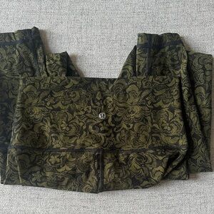 Lululemon Wunder Under lace Patterned Leggings